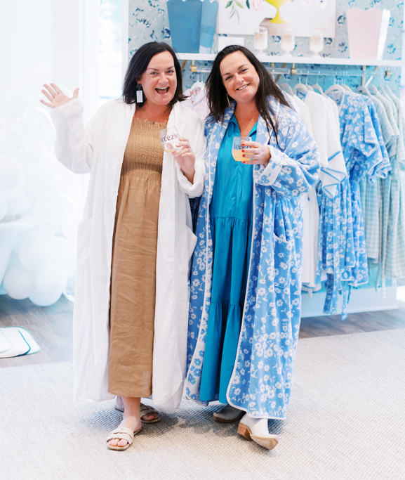 Weezie Hype Girls: Laura and Amanda Ernst