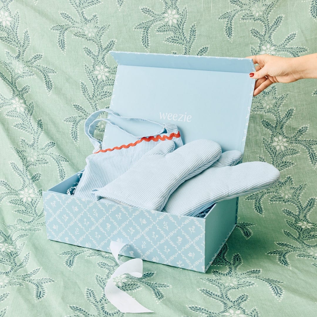 Women’s Apron and Oven Mitt Set