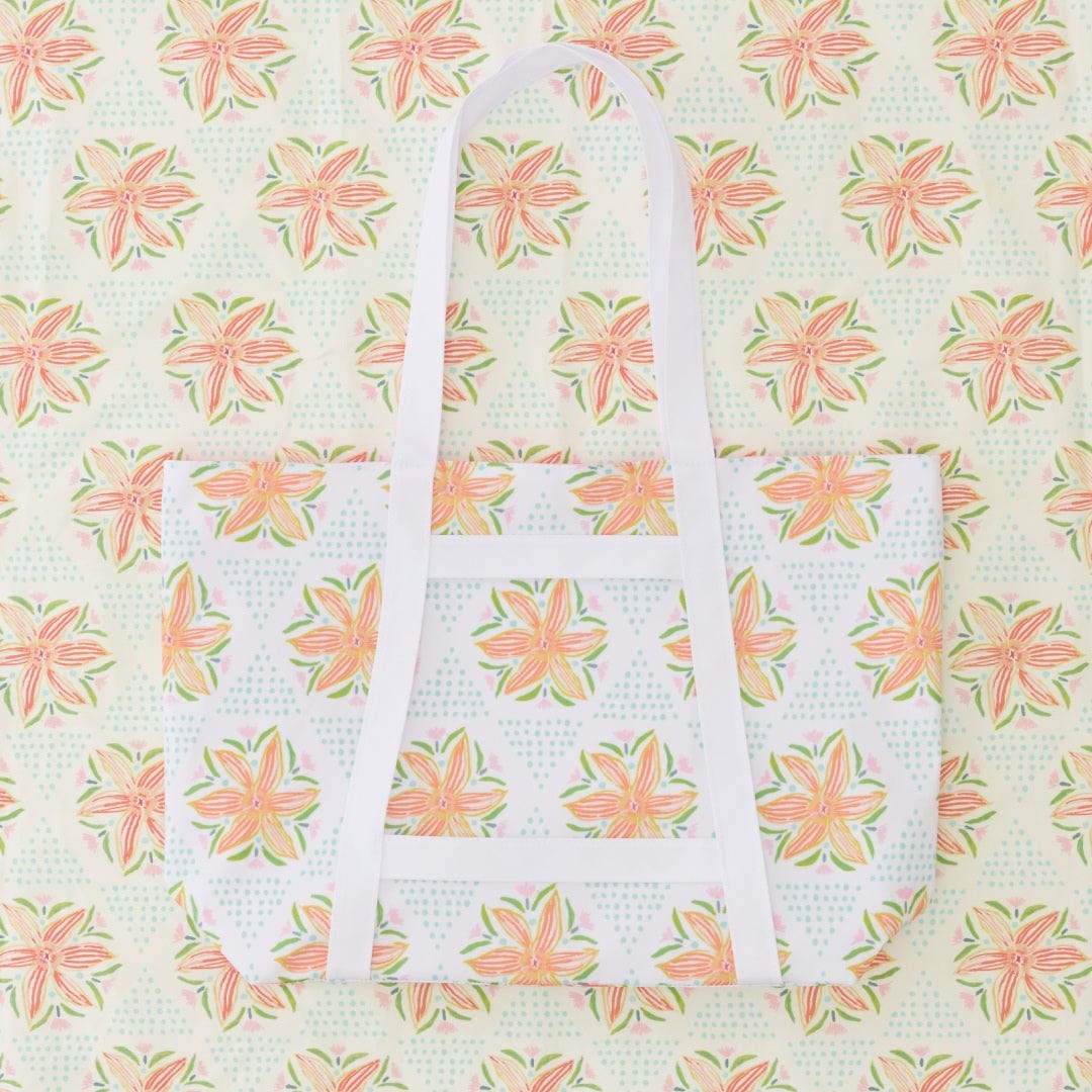 Lulie Wallace x Weezie Hat Holding Beach Tote